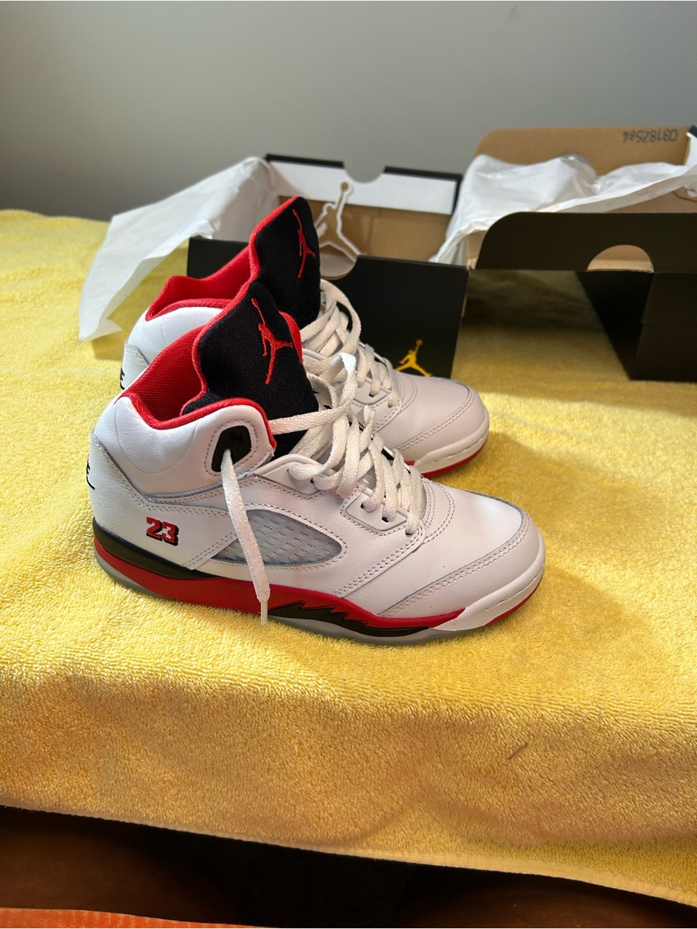 Nike Kids White Black Red Air Jordan Style Sneakers authentic  with receipt - Picture 2 of 10